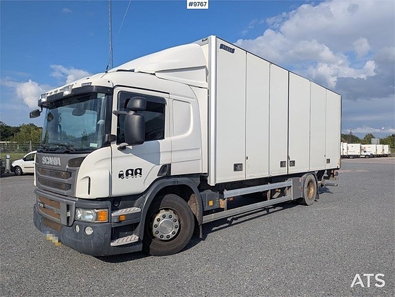 Skåpbil Scania P320 4X2 med bakgavellyft (155,000 :- ex moms