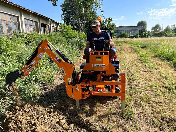 DELEKS® DRS-1000T Grävaggregat för kompakttraktor 4 of 12