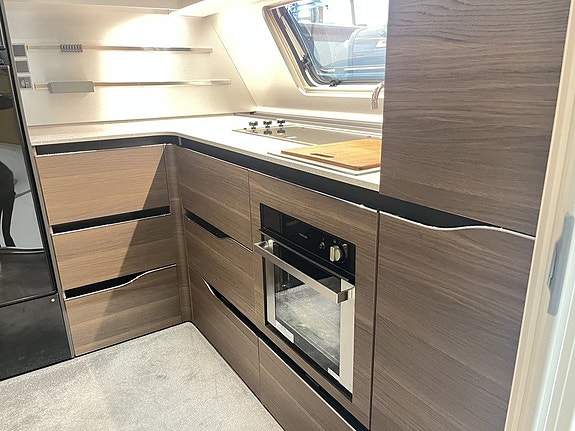 Adria ALPINA 753 HT (ALDE+AC+Mover+Frontkök+Ugn+Micro) 12 of 30
