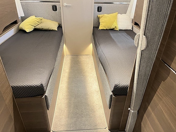 Adria ALPINA 753 HT (ALDE+AC+Mover+Frontkök+Ugn+Micro) 22 of 30