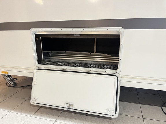 Adria ALPINA 753 HT (ALDE+AC+Mover+Frontkök+Ugn+Micro) 10 of 30