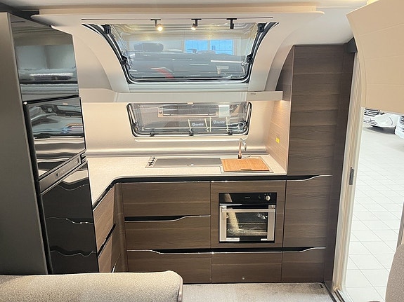 Adria ALPINA 753 HT (ALDE+AC+Mover+Frontkök+Ugn+Micro) 15 of 30