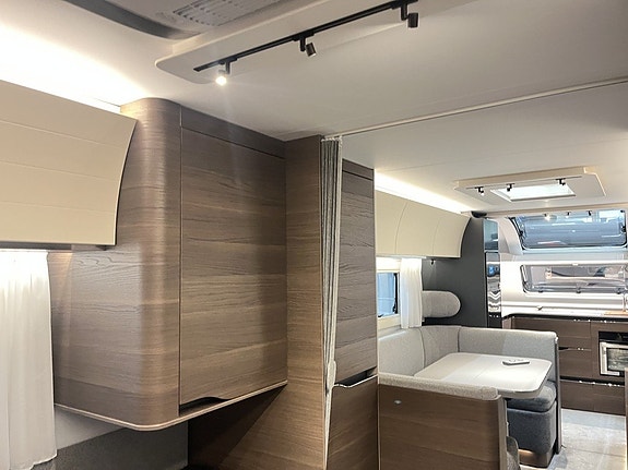 Adria ALPINA 753 HT (ALDE+AC+Mover+Frontkök+Ugn+Micro) 28 of 30