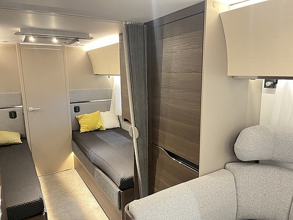 Adria ALPINA 753 HT (ALDE+AC+Mover+Frontkök+Ugn+Micro) 20 of 30