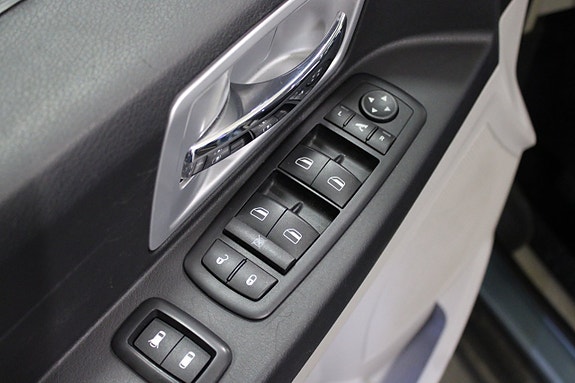 Chrysler Grand Voyager 13 of 19