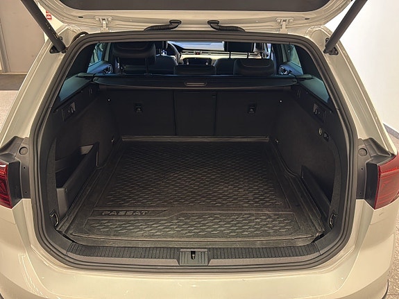 Volkswagen Passat Alltrack 14 of 23