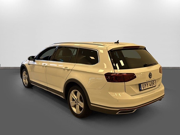 Volkswagen Passat Alltrack 6 of 23