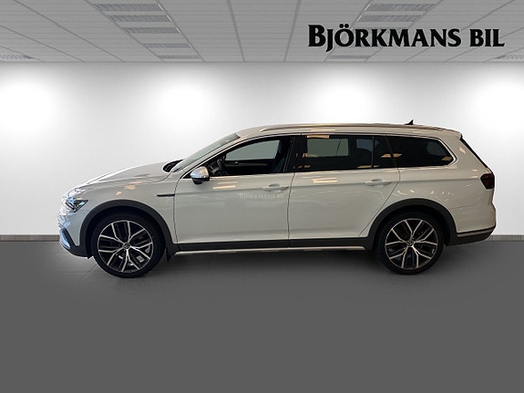 Volkswagen Passat Alltrack 3 of 16