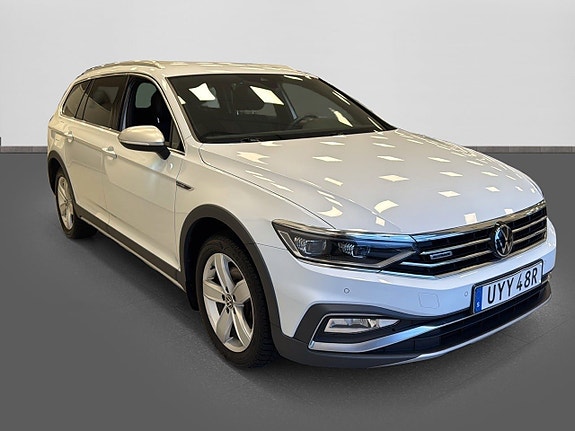 Volkswagen Passat Alltrack 3 of 5