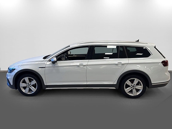 Volkswagen Passat Alltrack 4 of 23