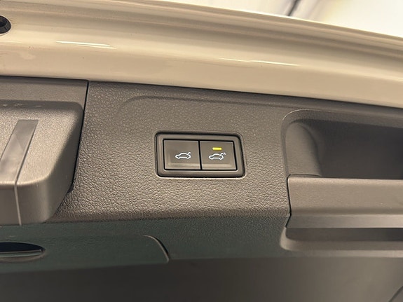 Volkswagen Passat Alltrack 15 of 23