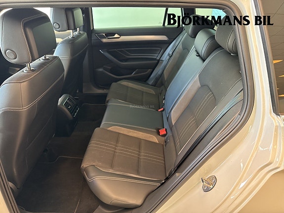 Volkswagen Passat Alltrack 8 of 16