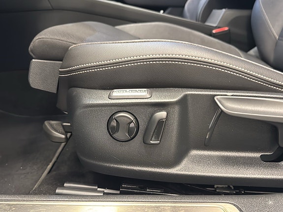 Volkswagen Passat Alltrack 18 of 23