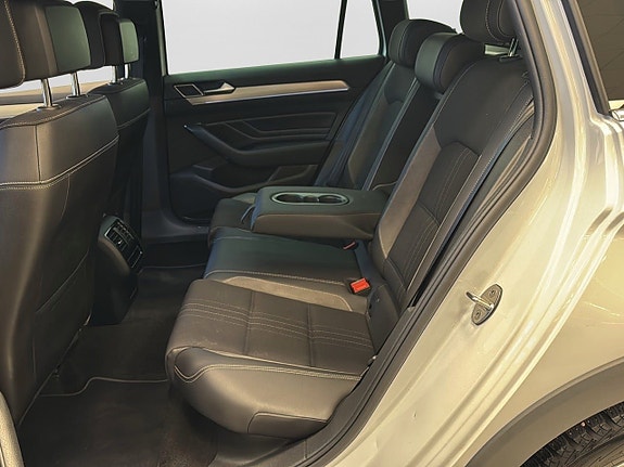 Volkswagen Passat Alltrack 9 of 23