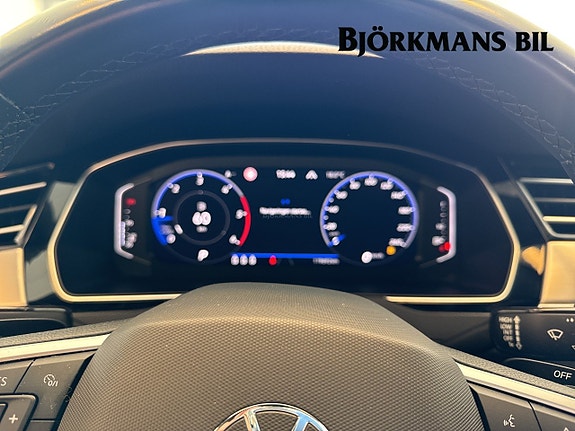 Volkswagen Passat Alltrack 9 of 16