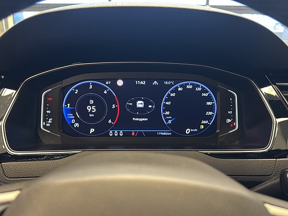 Volkswagen Passat Alltrack 10 of 23