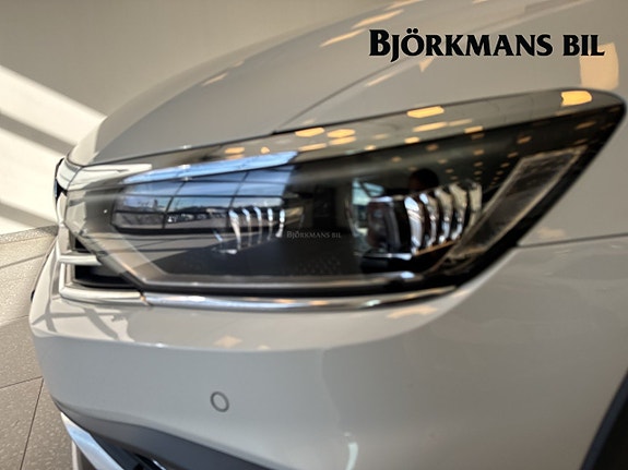 Volkswagen Passat Alltrack 13 of 16
