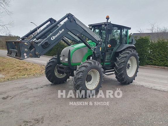 Valtra A85 med lastare & vändbar stol