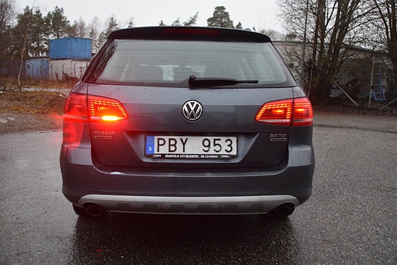 Volkswagen Passat Alltrack 4 of 5
