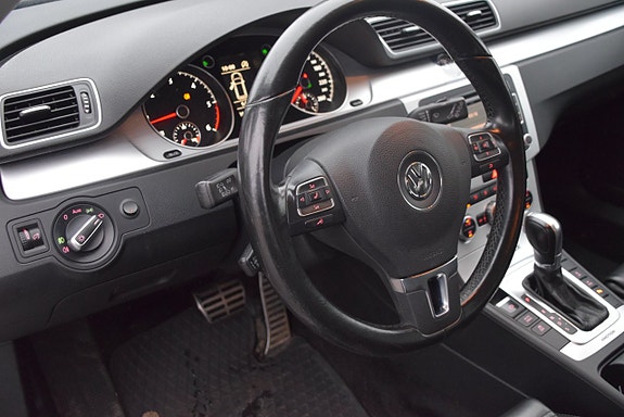 Volkswagen Passat Alltrack 16 of 22