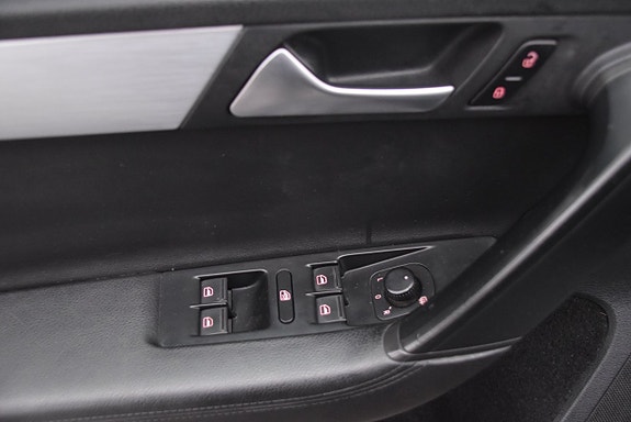 Volkswagen Passat Alltrack 17 of 22