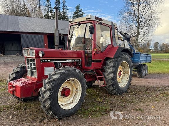 Traktor International 956 AXL
