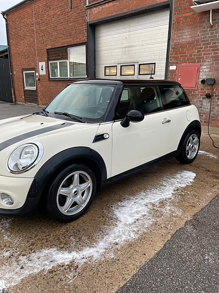 MINI Cooper 2 of 2