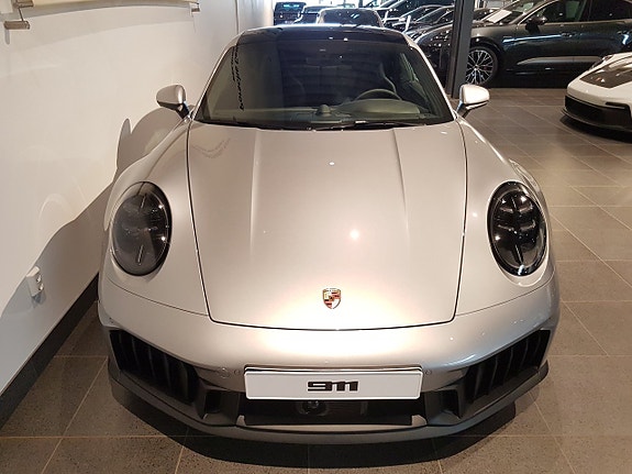 Porsche 911 Carrera 4 GTS 3 of 5