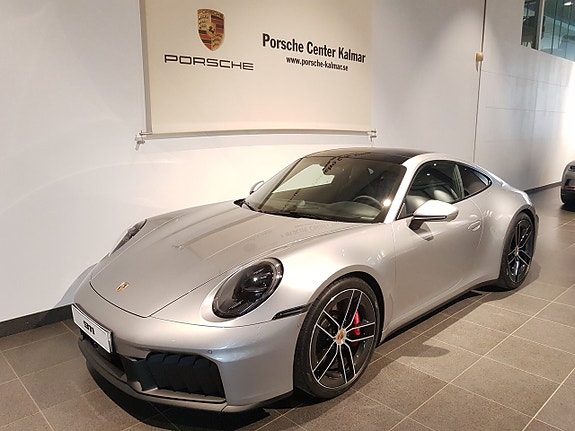 Porsche 911 Carrera 4 GTS 2 of 5
