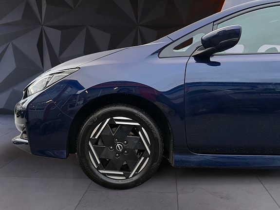 Nissan Leaf 8 of 17