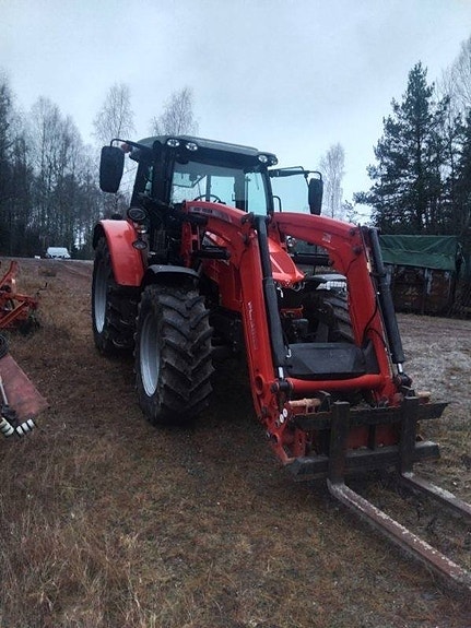 Massey Ferguson 5713