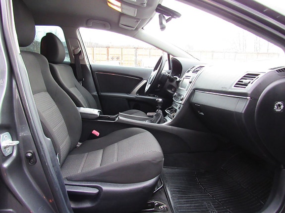 Toyota Avensis 10 of 14