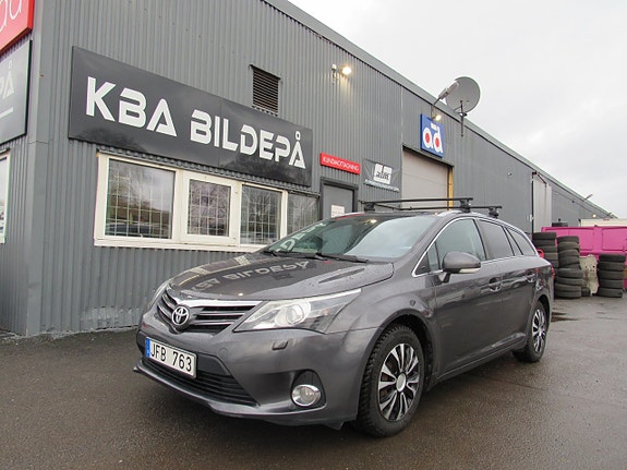 Toyota Avensis 2 of 5