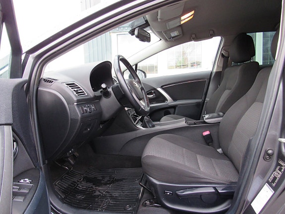 Toyota Avensis 12 of 14