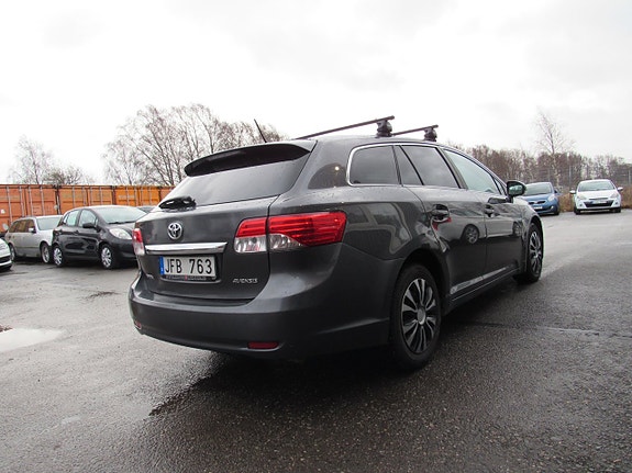 Toyota Avensis 5 of 5