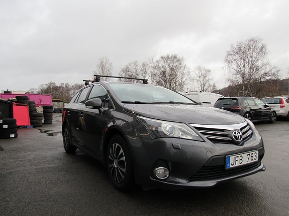 Toyota Avensis 4 of 5