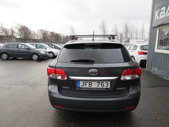 Toyota Avensis 6 of 14