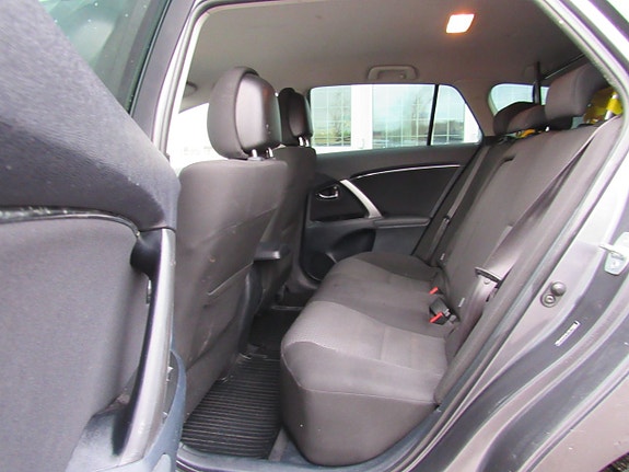 Toyota Avensis 13 of 14