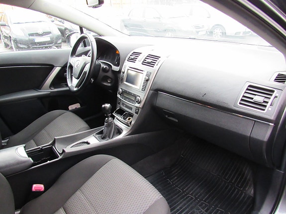 Toyota Avensis 9 of 14