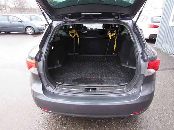 Toyota Avensis 8 of 14