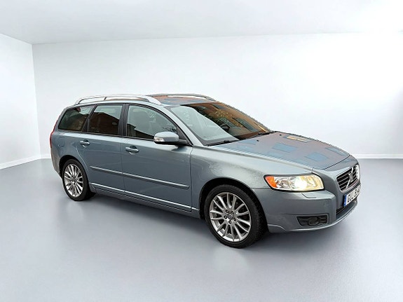 Volvo V50 2 of 13