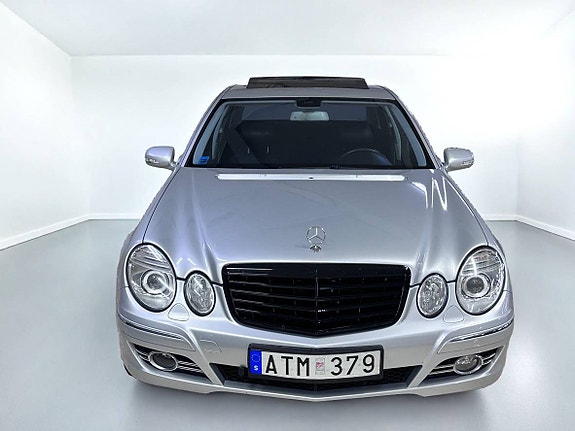 Mercedes-Benz E280 2 of 16