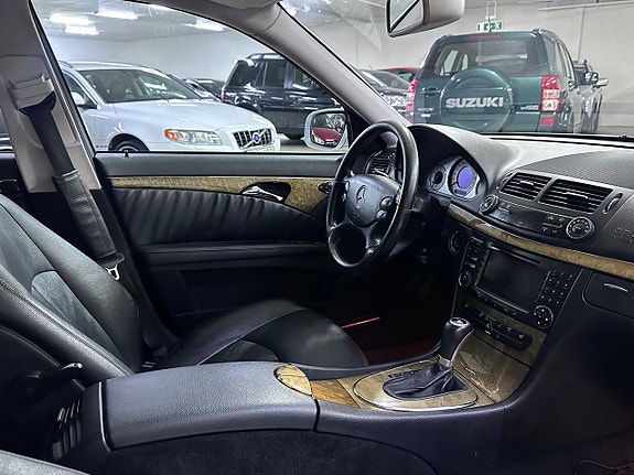 Mercedes-Benz E280 15 of 16