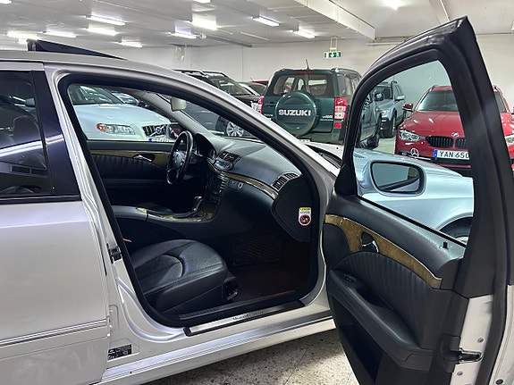 Mercedes-Benz E280 14 of 16