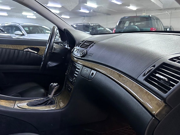 Mercedes-Benz E280 13 of 16