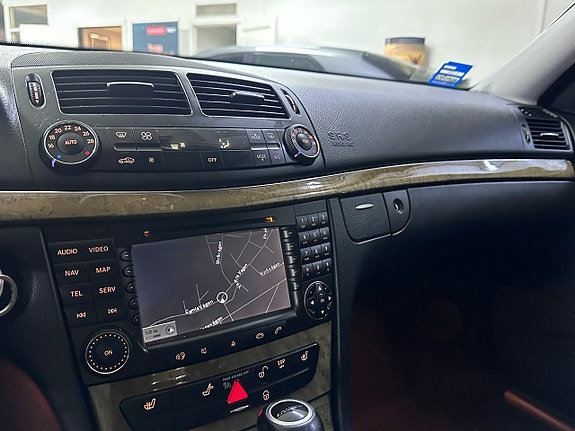 Mercedes-Benz E280 12 of 16