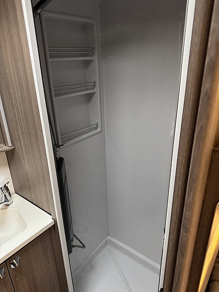 Kabe TM I 810 LT (hydraliska ben) WC / Dusch bak 13 of 18