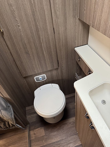 Kabe TM I 810 LT (hydraliska ben) WC / Dusch bak 14 of 18