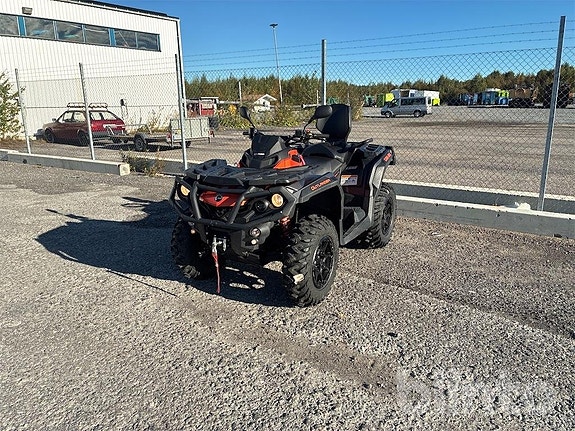 Traktor Can-am Outlander Max xt-p