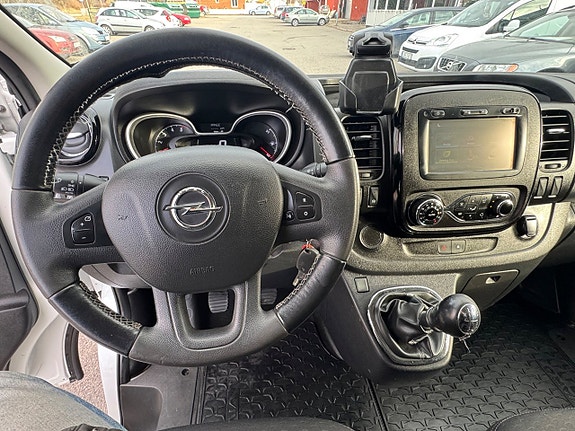 Opel Vivaro 11 of 19